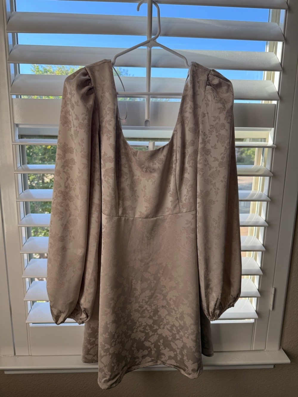 Elegant Taupe Floral Jacquard Mini Dress with Puffed Sleeves - Boutique